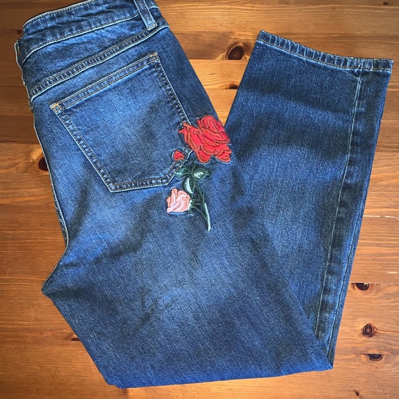 Free People Denim - Cropped/Capri Jeans Free People Rose Embroidered 31